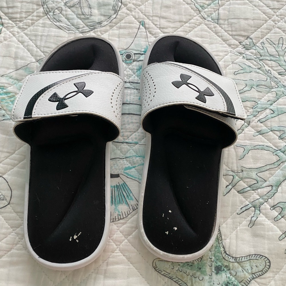 Size 5 Youth Under Armour Kids White and Black Adjustable Slide Sandals